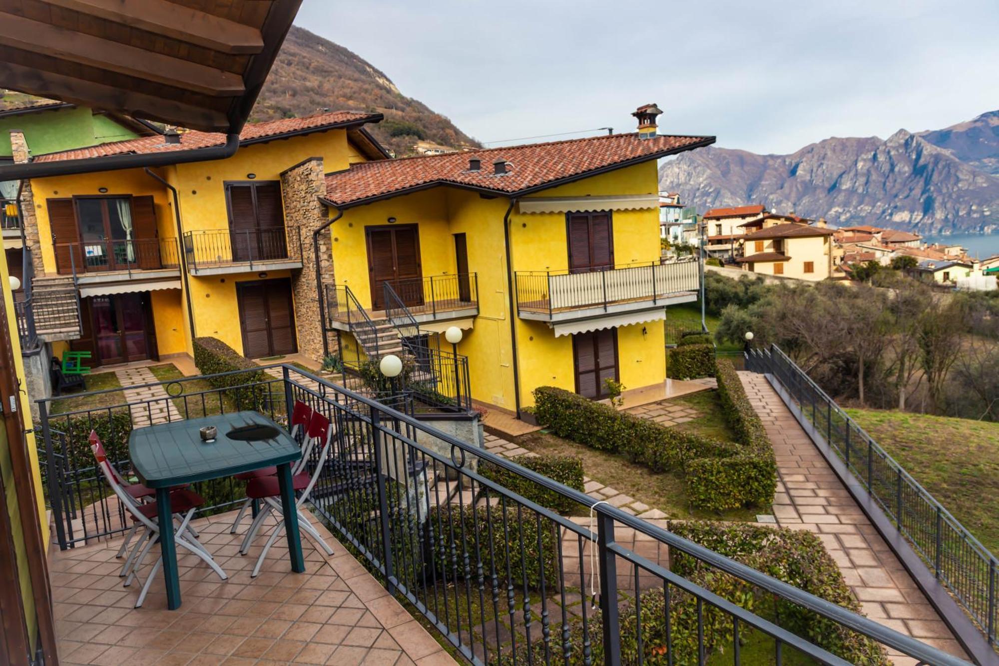 Residenza Coccinelle Vista Lago D'Iseo Tavernola Bergamasca Eksteriør billede