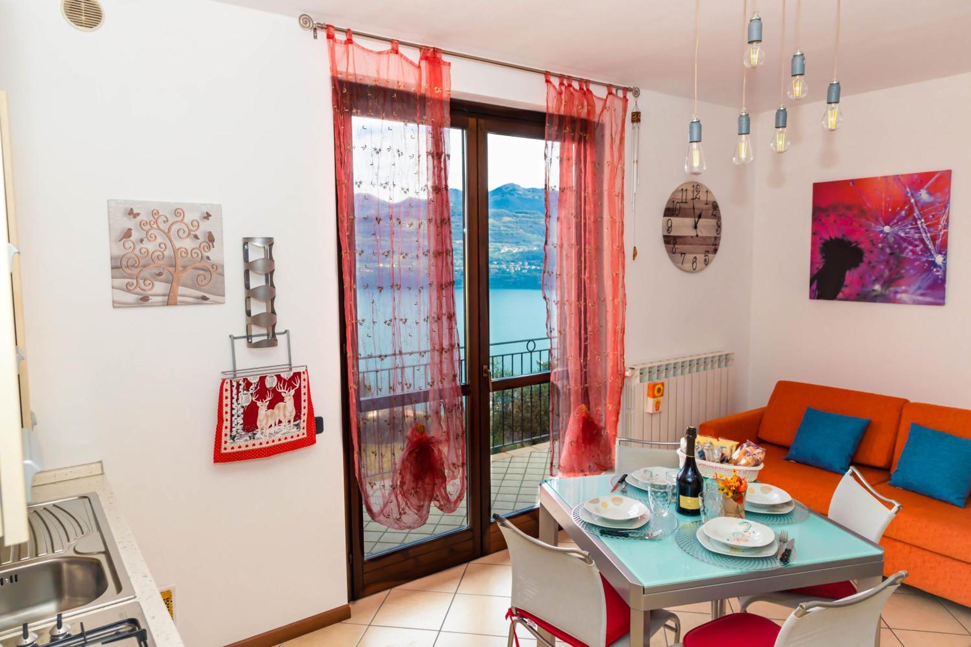 Residenza Coccinelle Vista Lago D'Iseo Tavernola Bergamasca Eksteriør billede