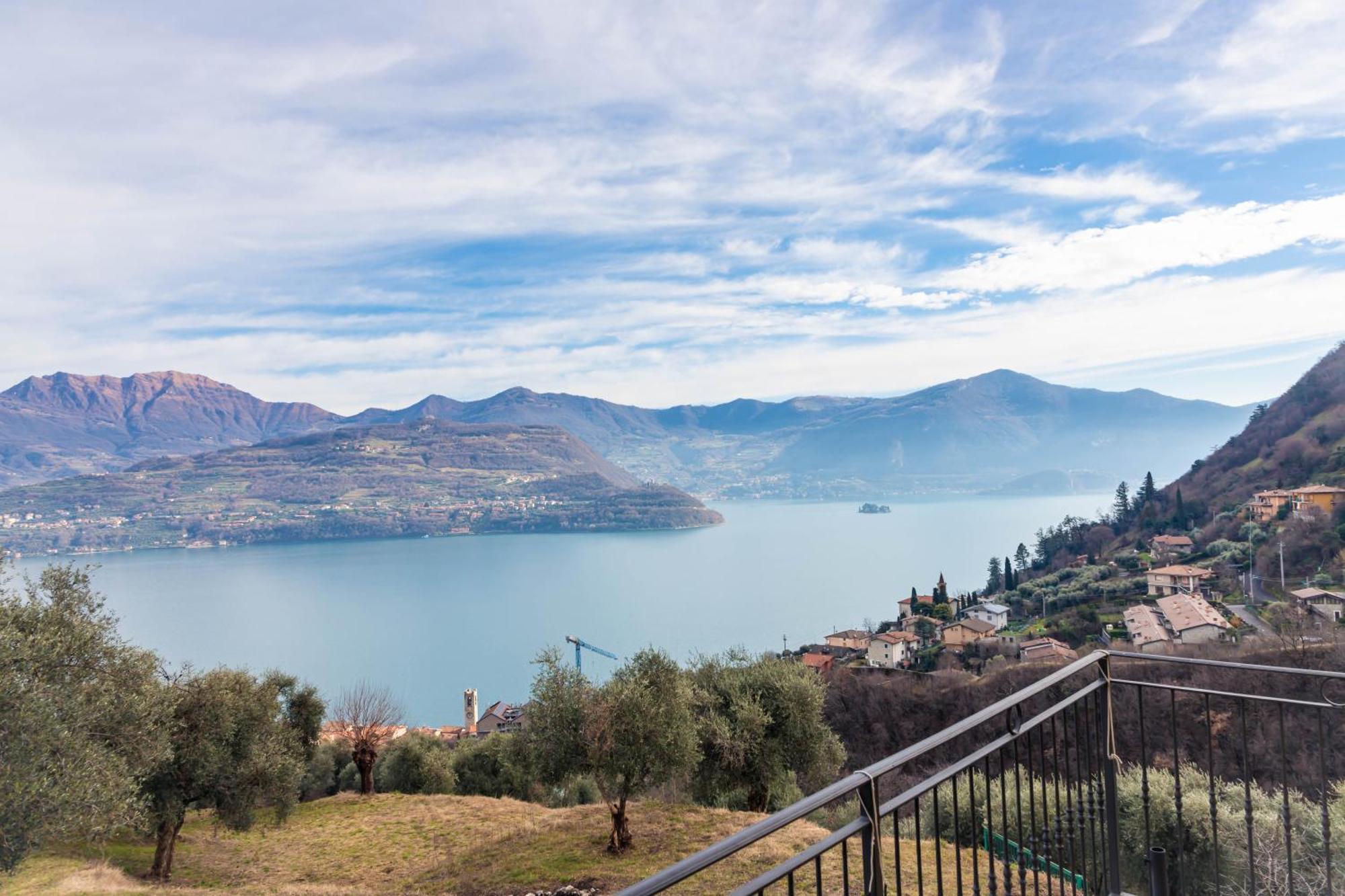 Residenza Coccinelle Vista Lago D'Iseo Tavernola Bergamasca Eksteriør billede