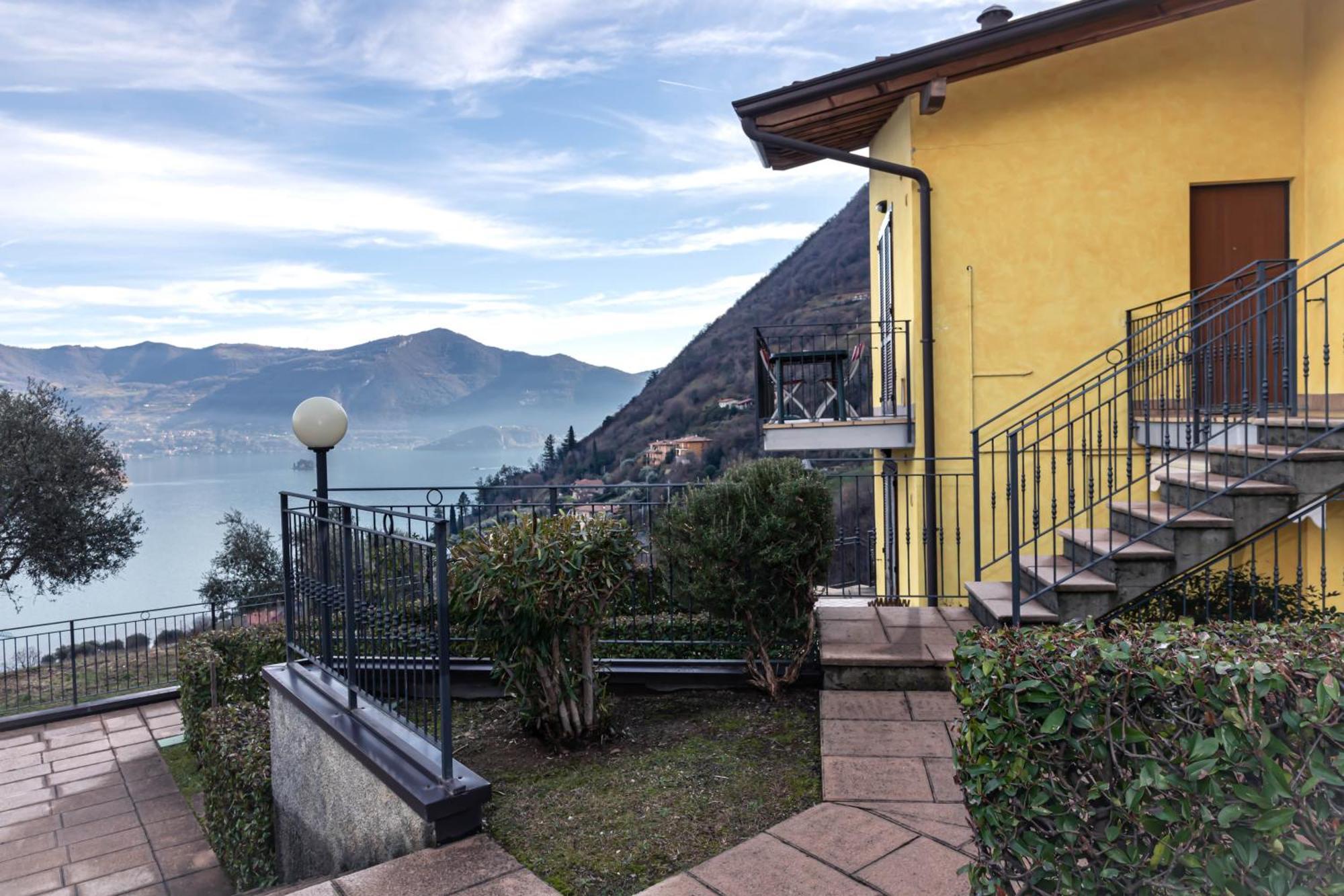 Residenza Coccinelle Vista Lago D'Iseo Tavernola Bergamasca Eksteriør billede
