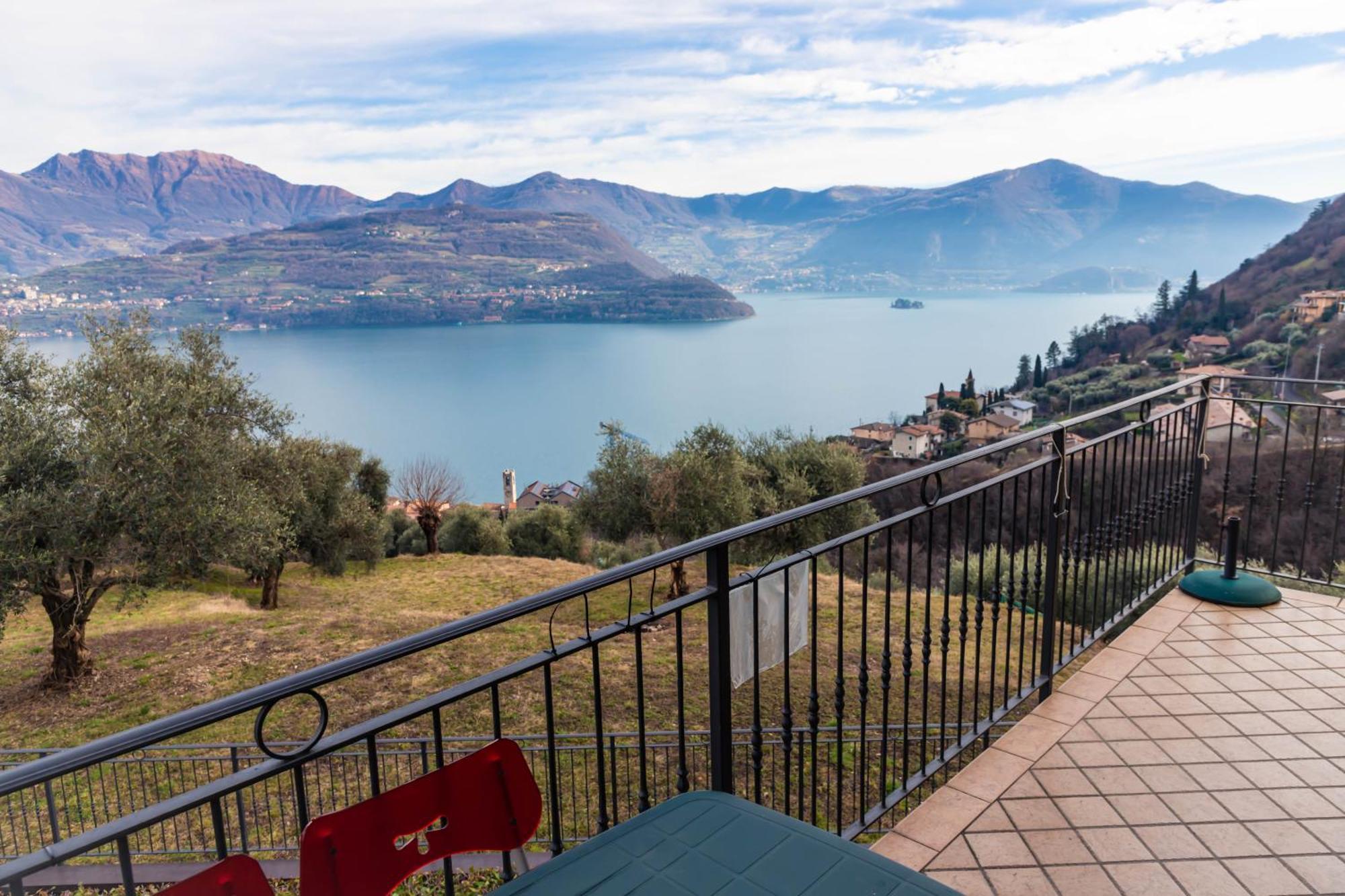 Residenza Coccinelle Vista Lago D'Iseo Tavernola Bergamasca Eksteriør billede