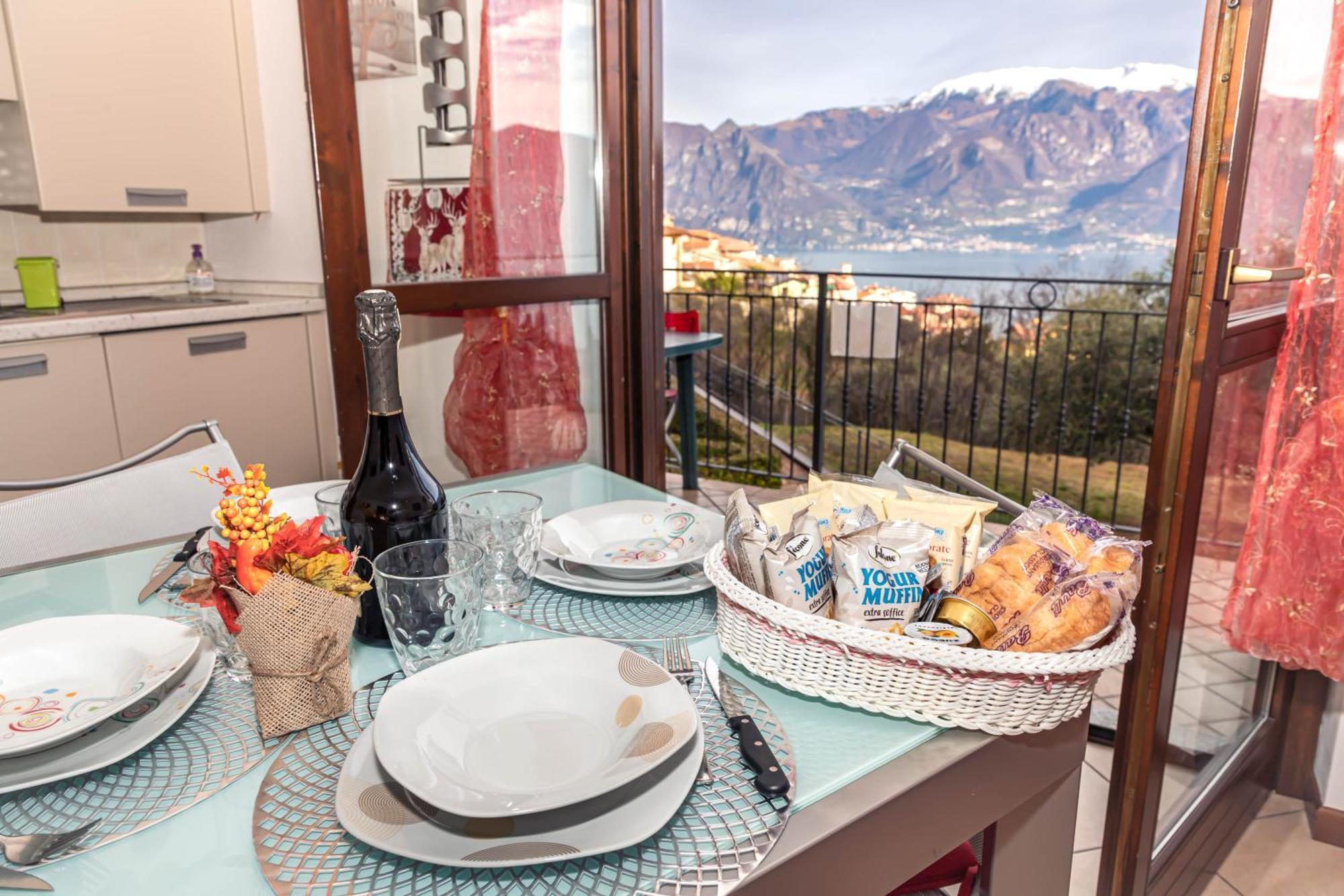 Residenza Coccinelle Vista Lago D'Iseo Tavernola Bergamasca Eksteriør billede