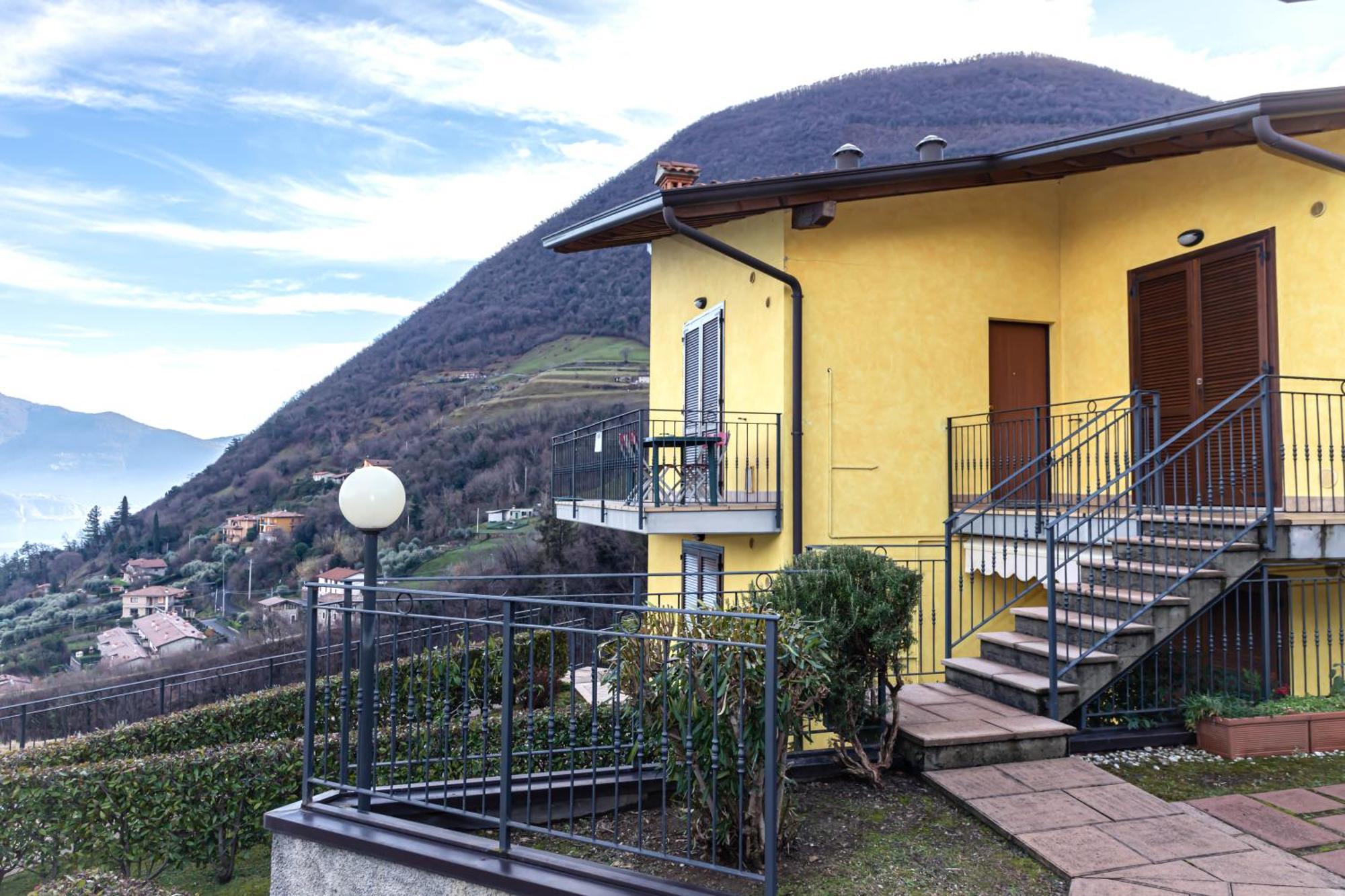 Residenza Coccinelle Vista Lago D'Iseo Tavernola Bergamasca Eksteriør billede