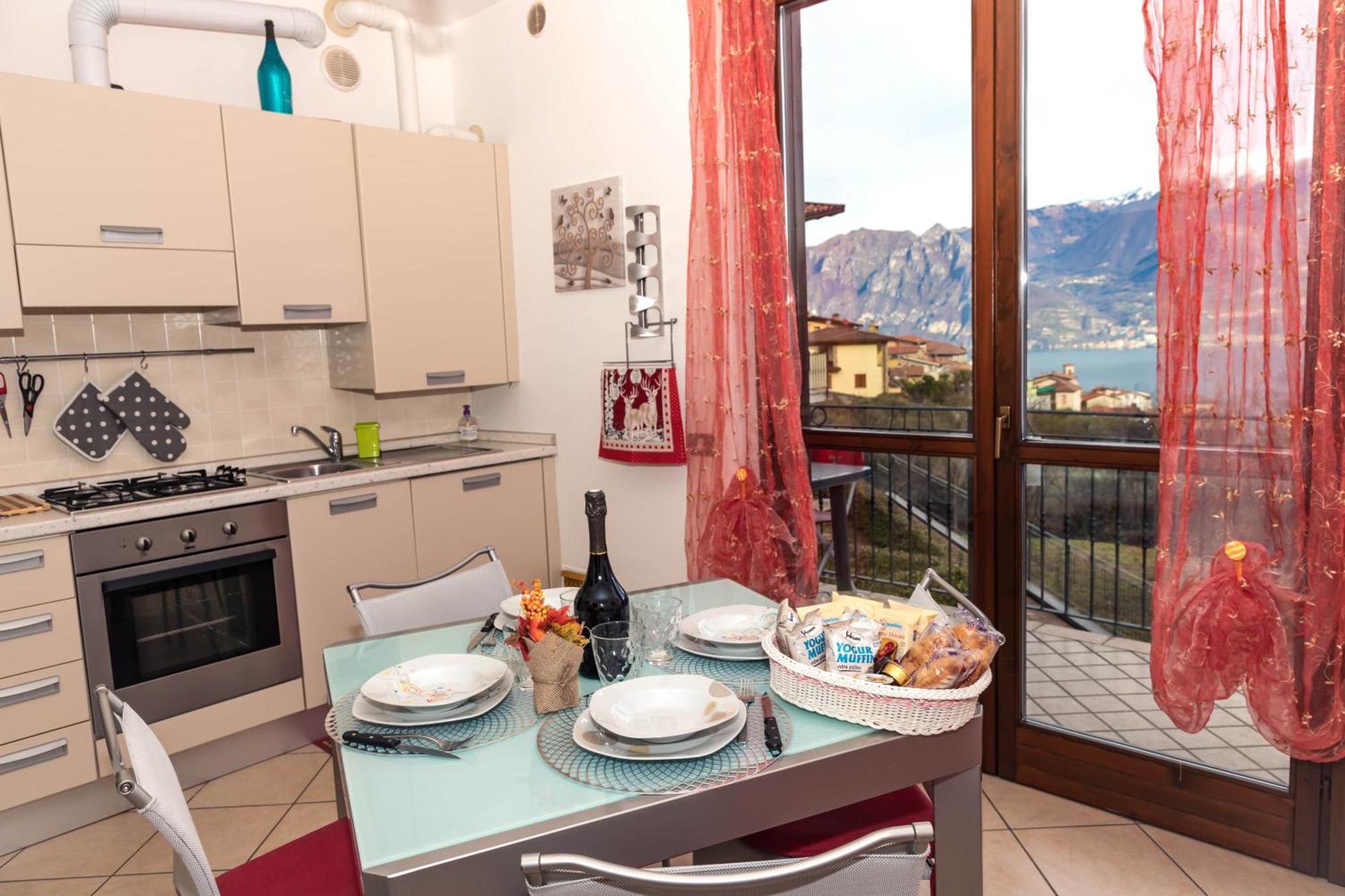 Residenza Coccinelle Vista Lago D'Iseo Tavernola Bergamasca Eksteriør billede