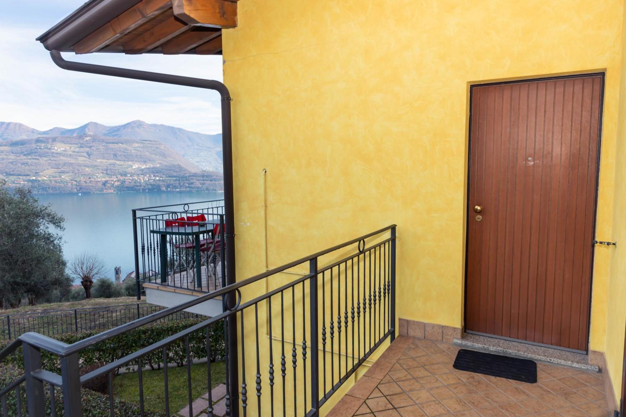 Residenza Coccinelle Vista Lago D'Iseo Tavernola Bergamasca Eksteriør billede