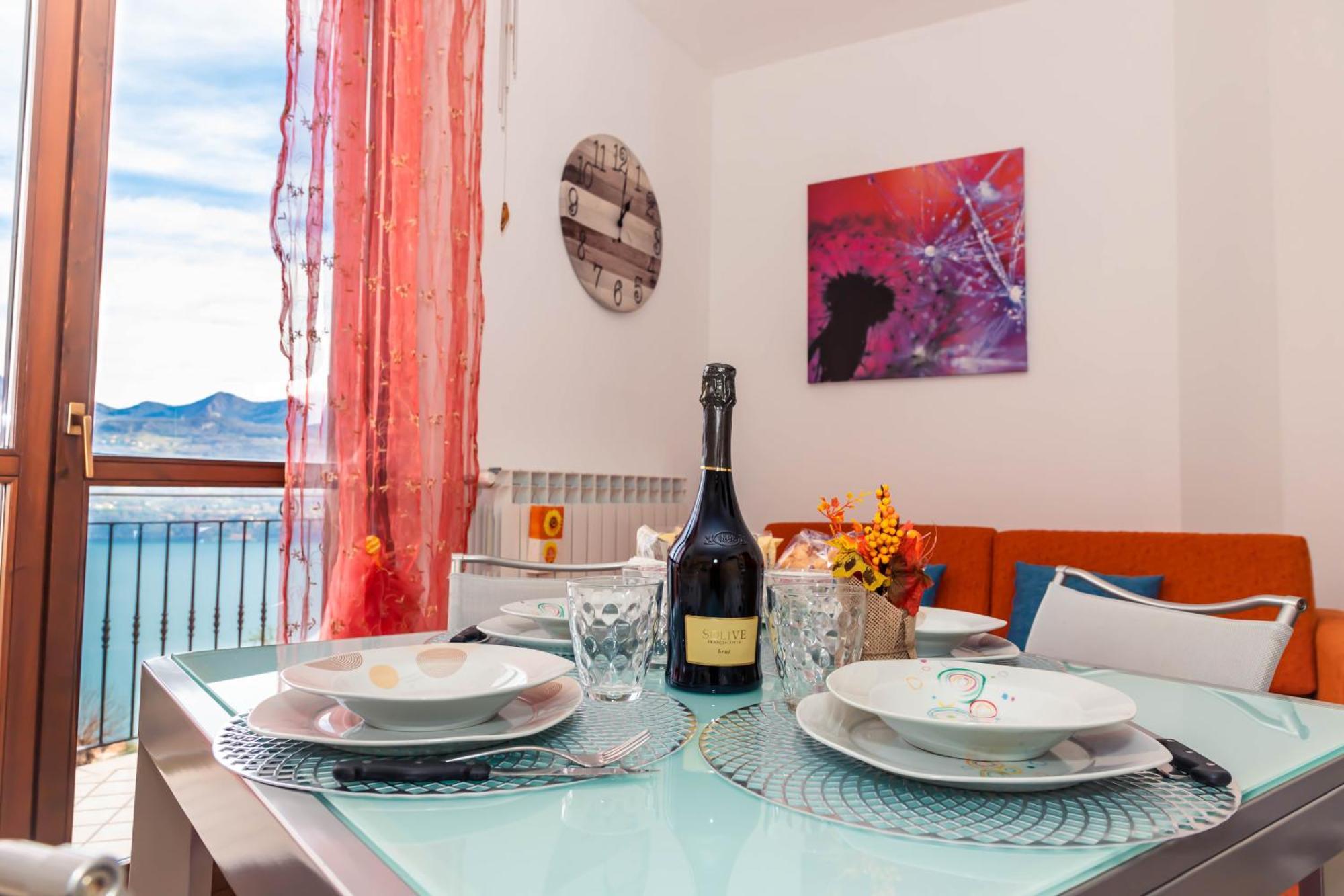 Residenza Coccinelle Vista Lago D'Iseo Tavernola Bergamasca Eksteriør billede