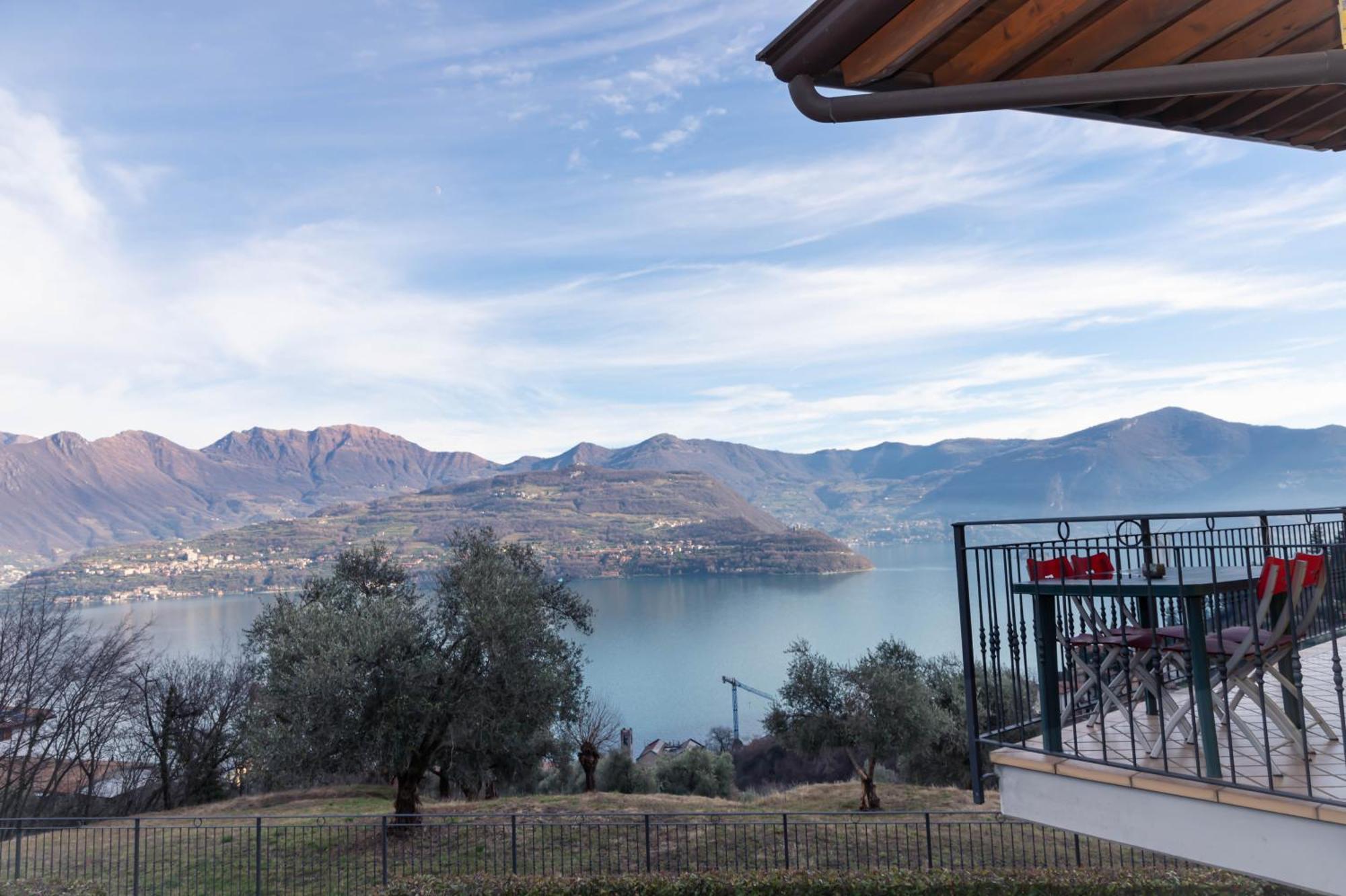 Residenza Coccinelle Vista Lago D'Iseo Tavernola Bergamasca Eksteriør billede