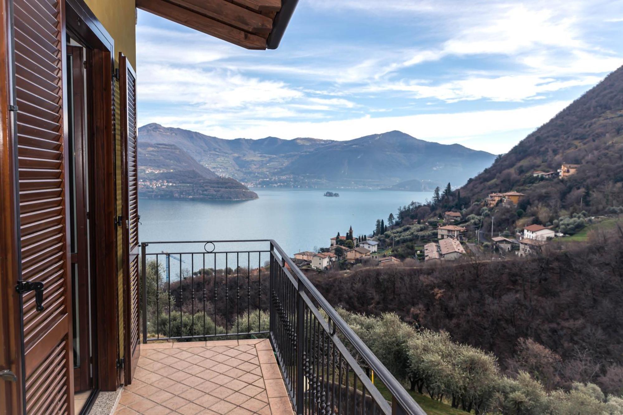 Residenza Coccinelle Vista Lago D'Iseo Tavernola Bergamasca Eksteriør billede