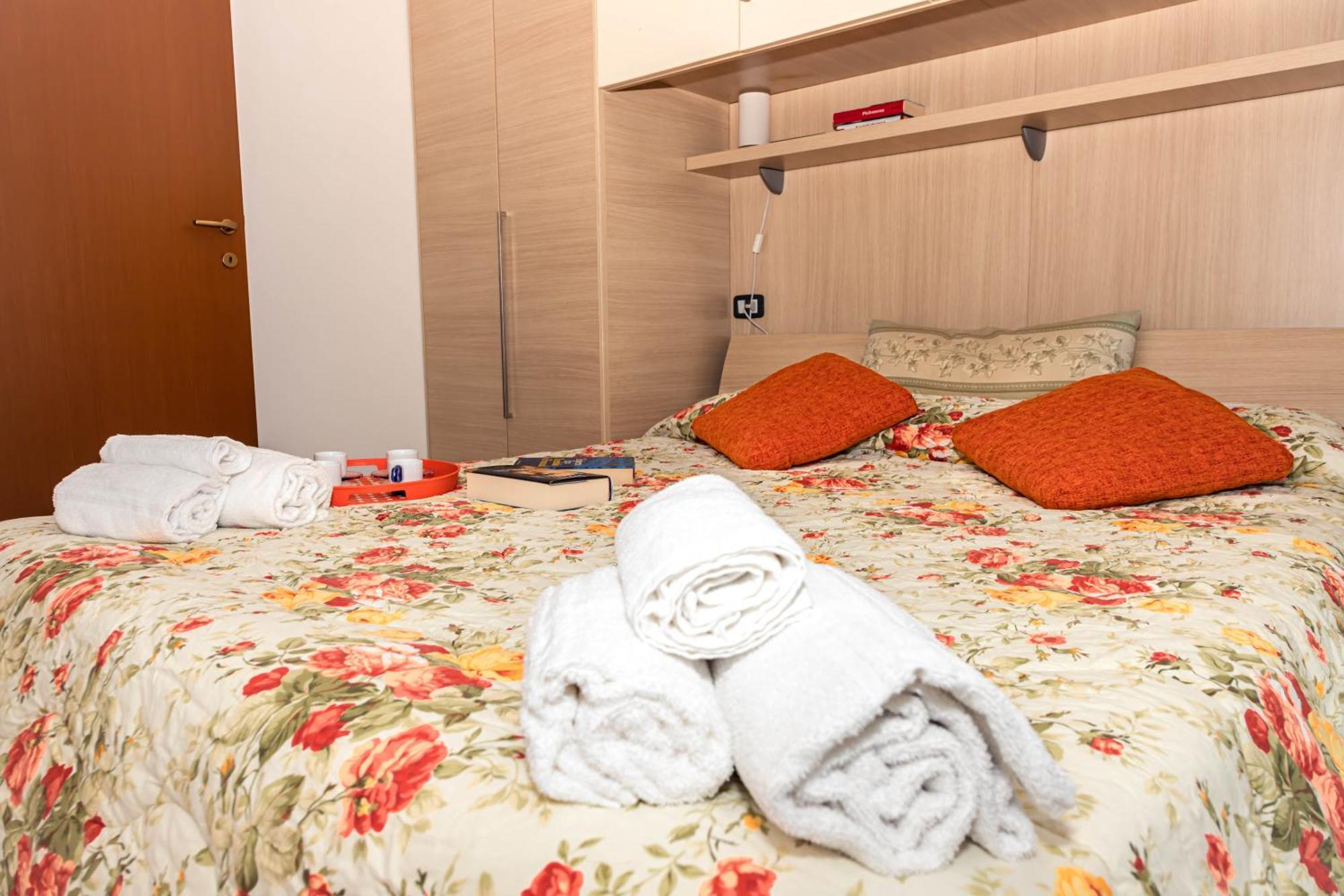 Residenza Coccinelle Vista Lago D'Iseo Tavernola Bergamasca Eksteriør billede